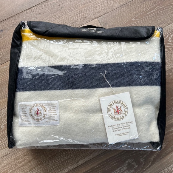 NWT Hudson’s Bay 8 Point Wool Blanket King - Picture 5 of 5